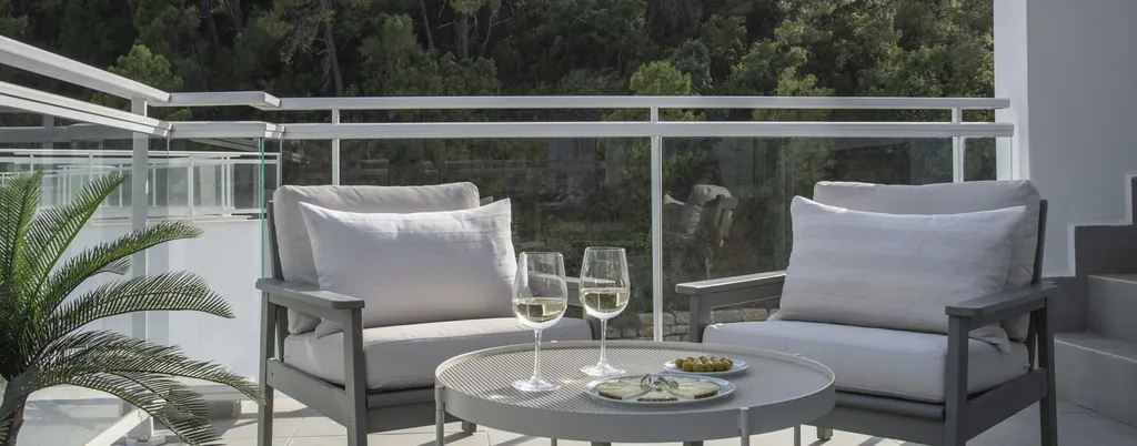 PRIVE011.webp